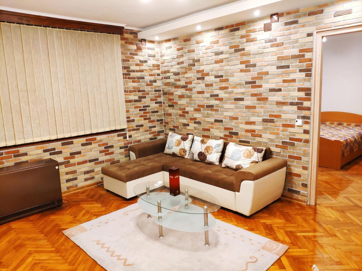 V2 With Love - Vintage Modern And Spacious Belgrade Exterior photo